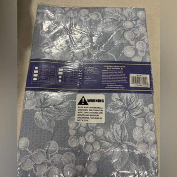 Grapevine Indoor/Outdoor Vinyl Tablecloth 70" Round - Blue - Picture 4 of 5